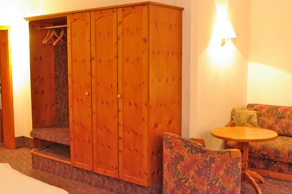 Gasthof zum Kauzen Ochsenfurt Zimmer foto